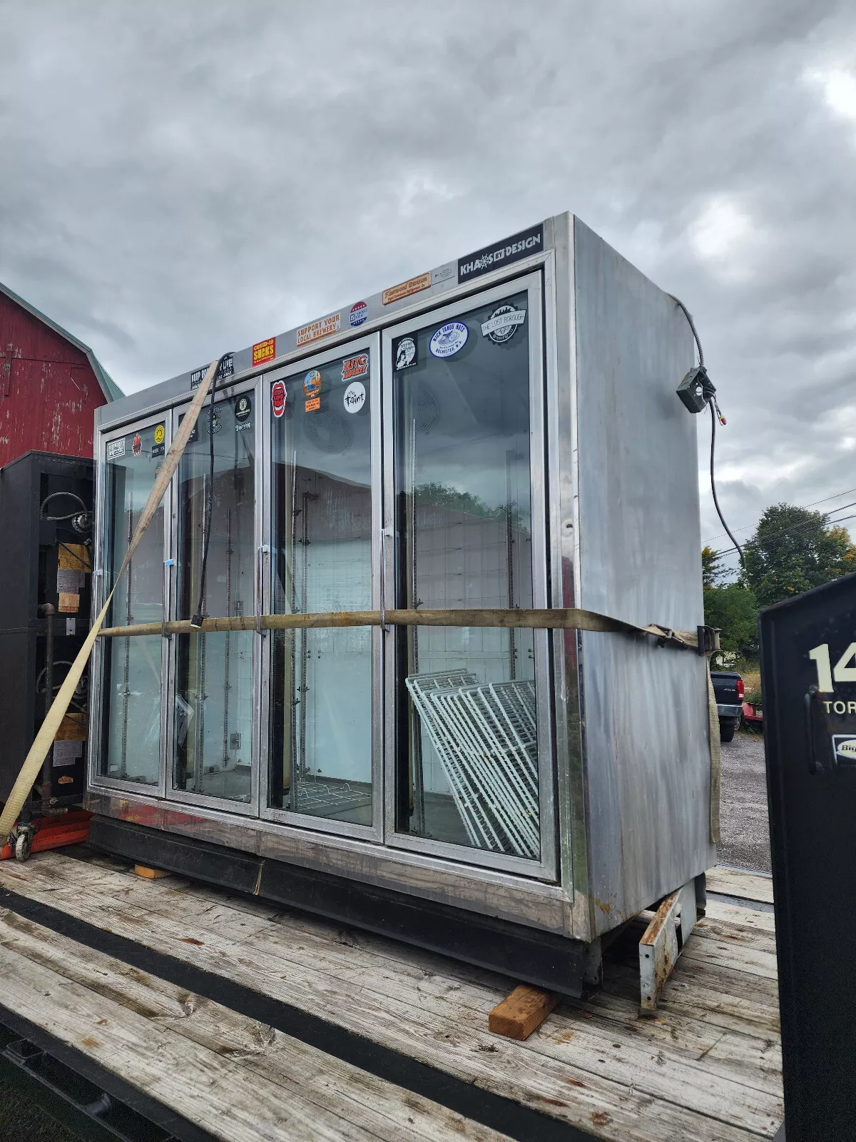 FOGEL VERTICAL 4 SECTION GLASS DOOR REFRIGERATOR FM-100-RRGM, 115V - Image 2